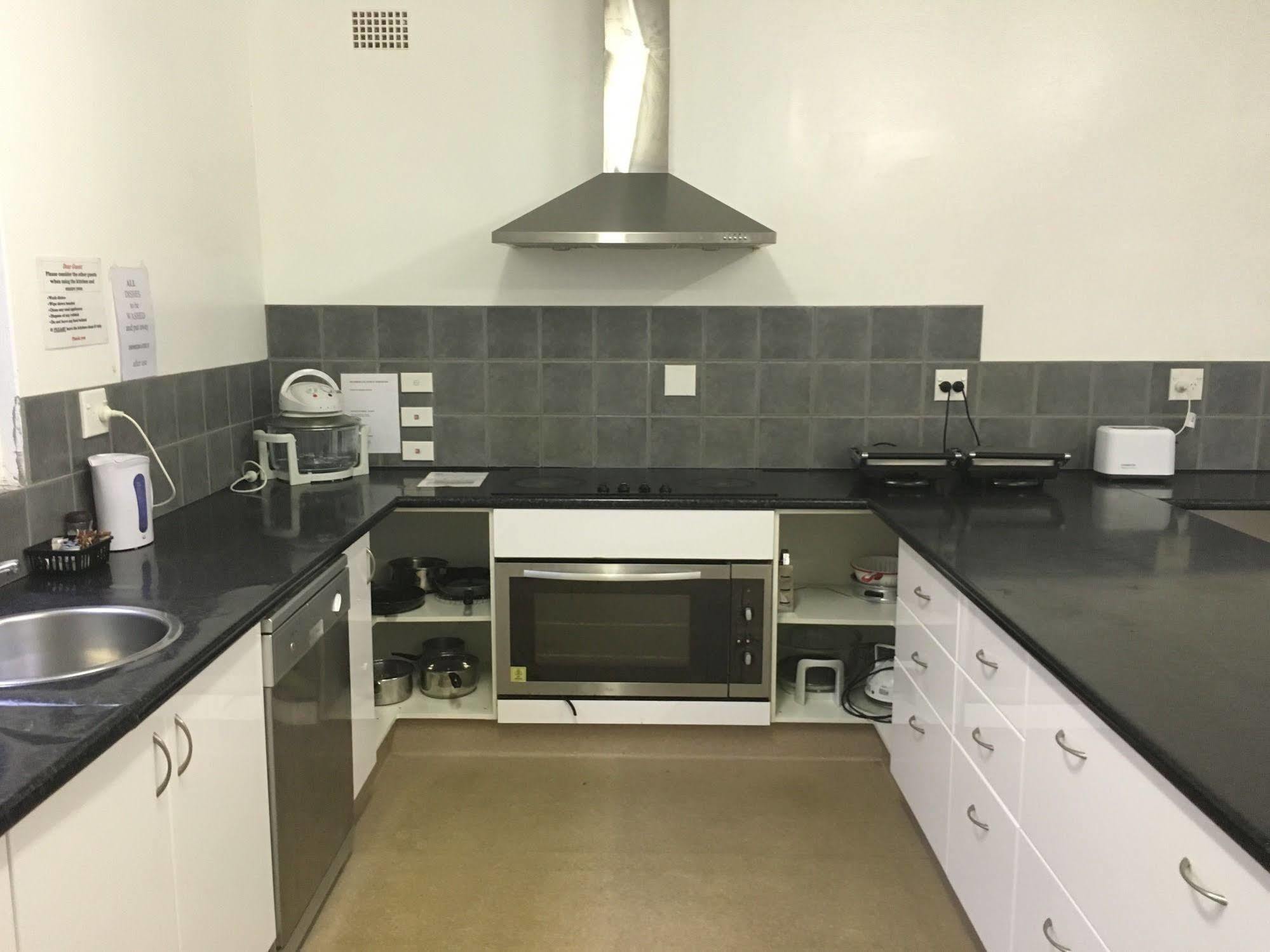 Flinders Motel Wollongong Bagian luar foto
